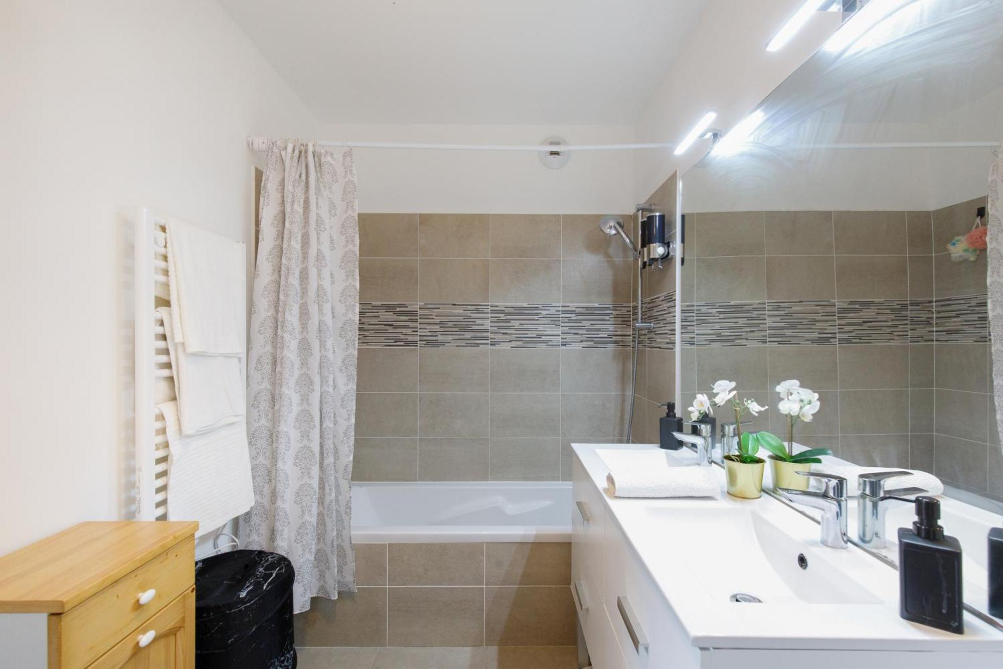 Lovely 2 Bedroom Condo With Pool Vallauris Zewnętrze zdjęcie