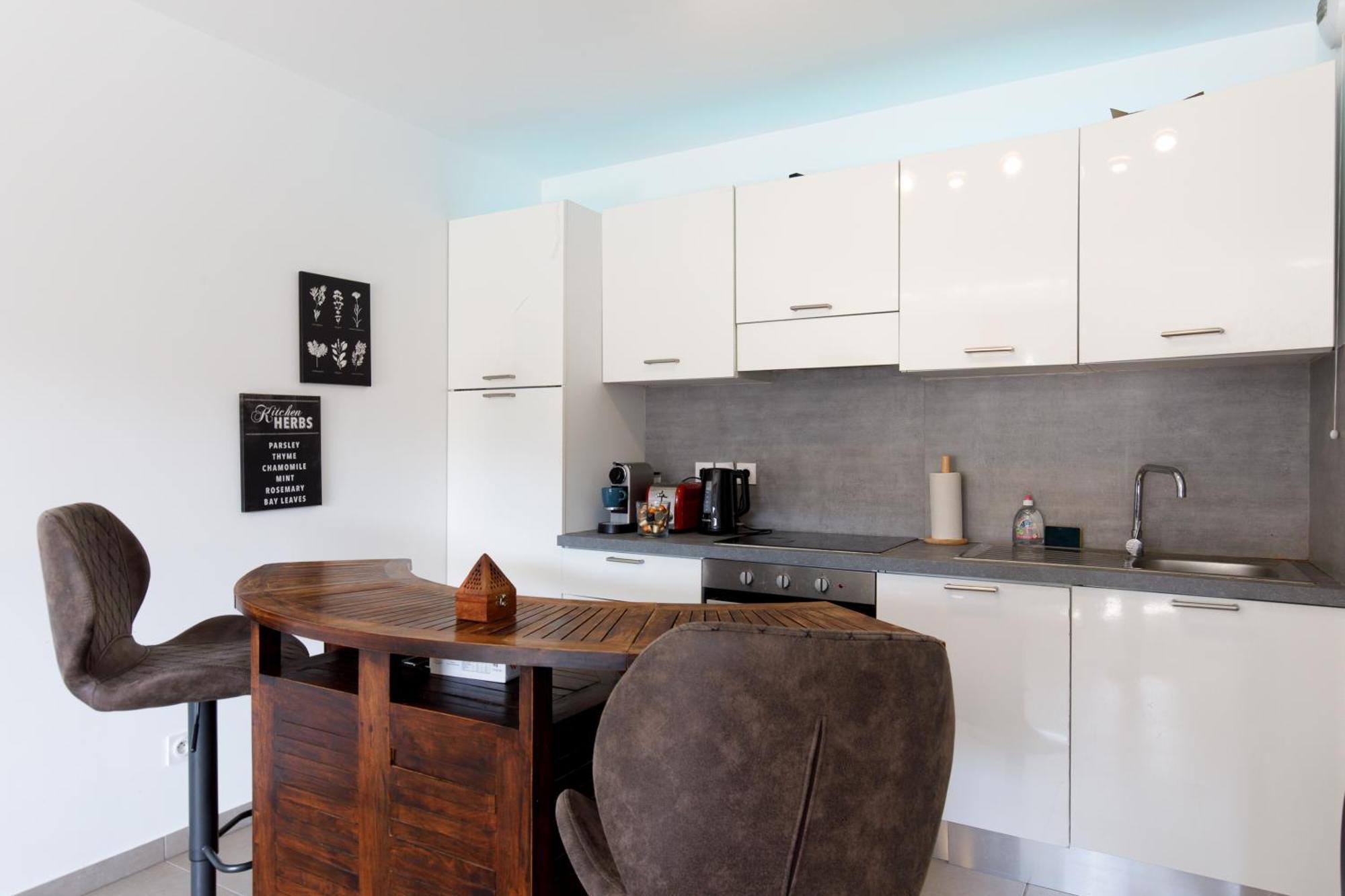 Lovely 2 Bedroom Condo With Pool Vallauris Zewnętrze zdjęcie