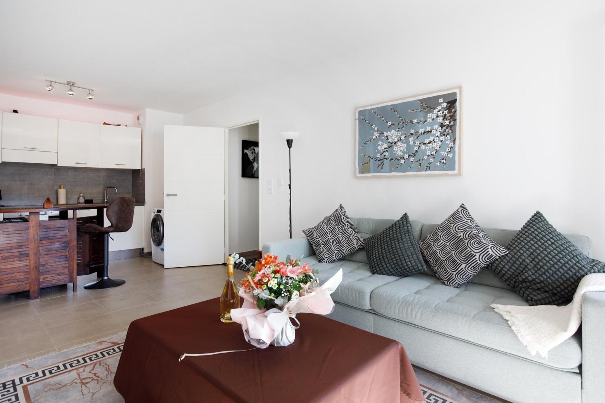 Lovely 2 Bedroom Condo With Pool Vallauris Zewnętrze zdjęcie