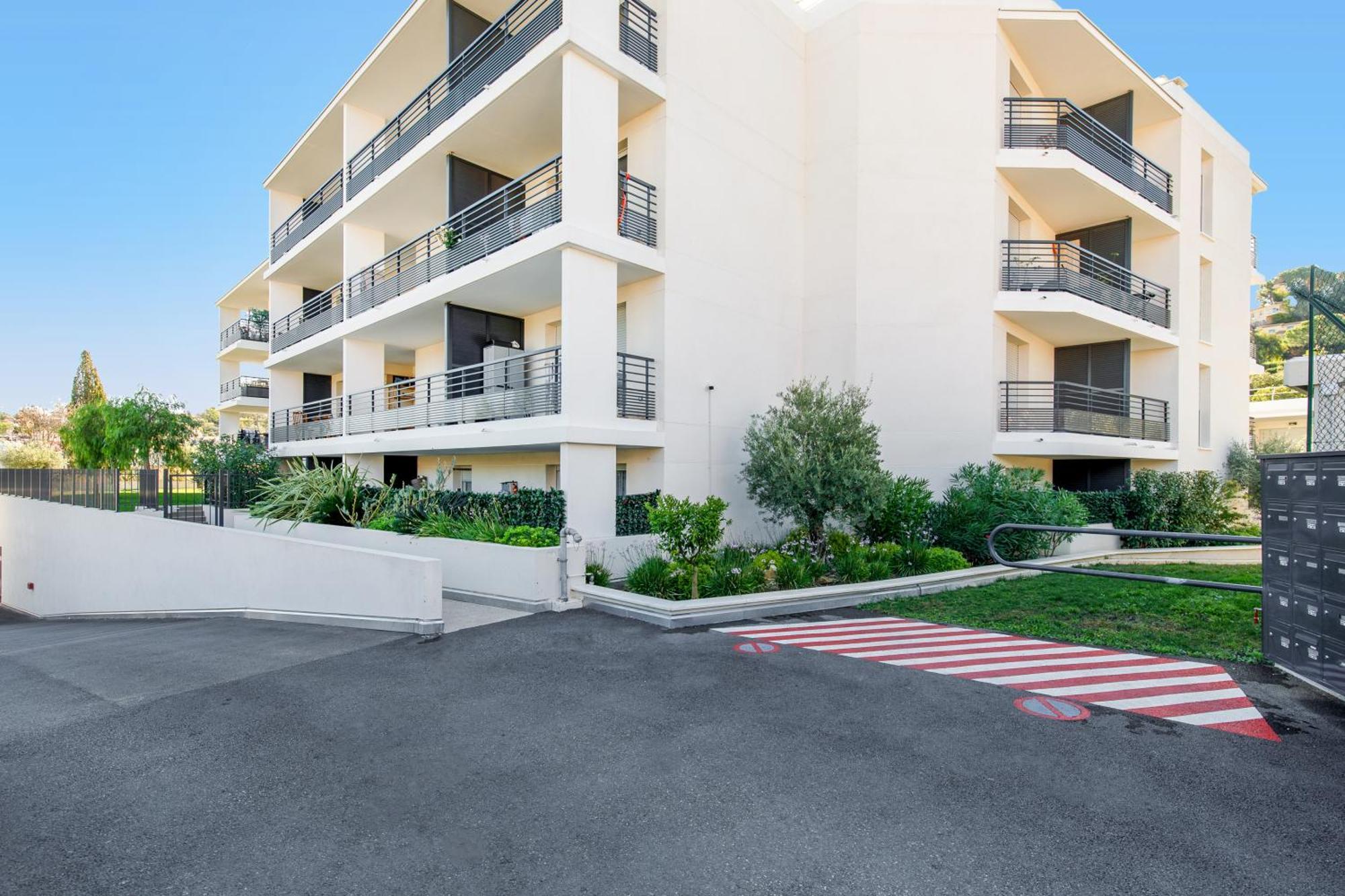Lovely 2 Bedroom Condo With Pool Vallauris Zewnętrze zdjęcie