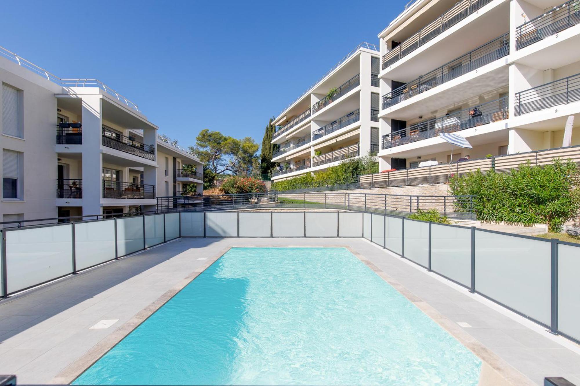 Lovely 2 Bedroom Condo With Pool Vallauris Zewnętrze zdjęcie