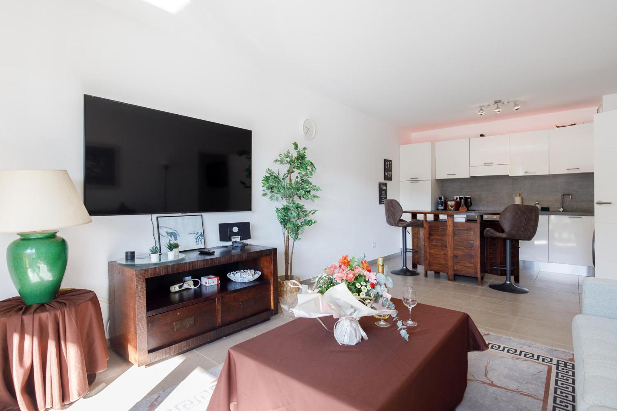 Lovely 2 Bedroom Condo With Pool Vallauris Zewnętrze zdjęcie